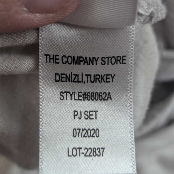 The Company Store 2-piece Pajama Set Size Small One Stain On Leg - Picture 11 of 15